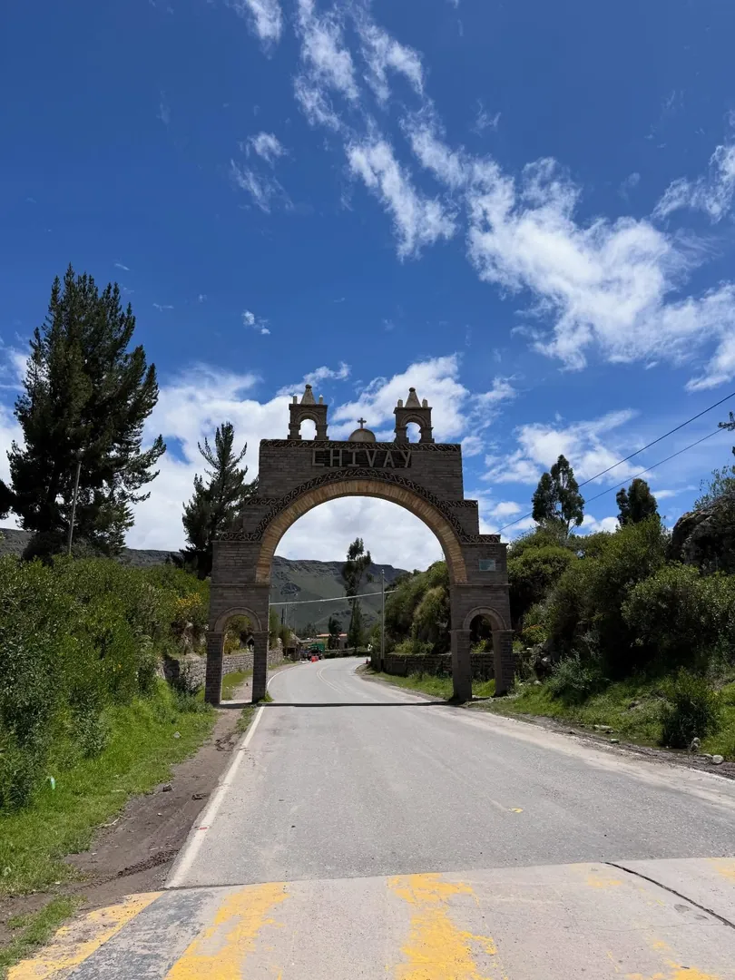 Entrance arch to Chivay