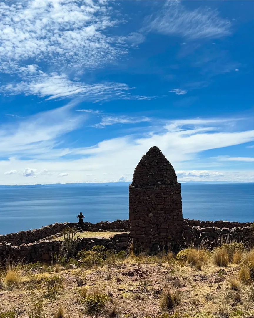 Construcción de piedra en lo alto de Amantaní