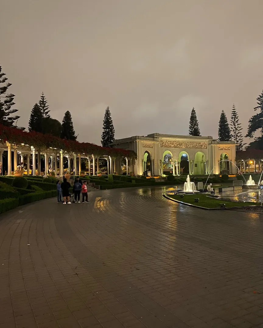 Gardens and pavilion at Parque de la Reserva