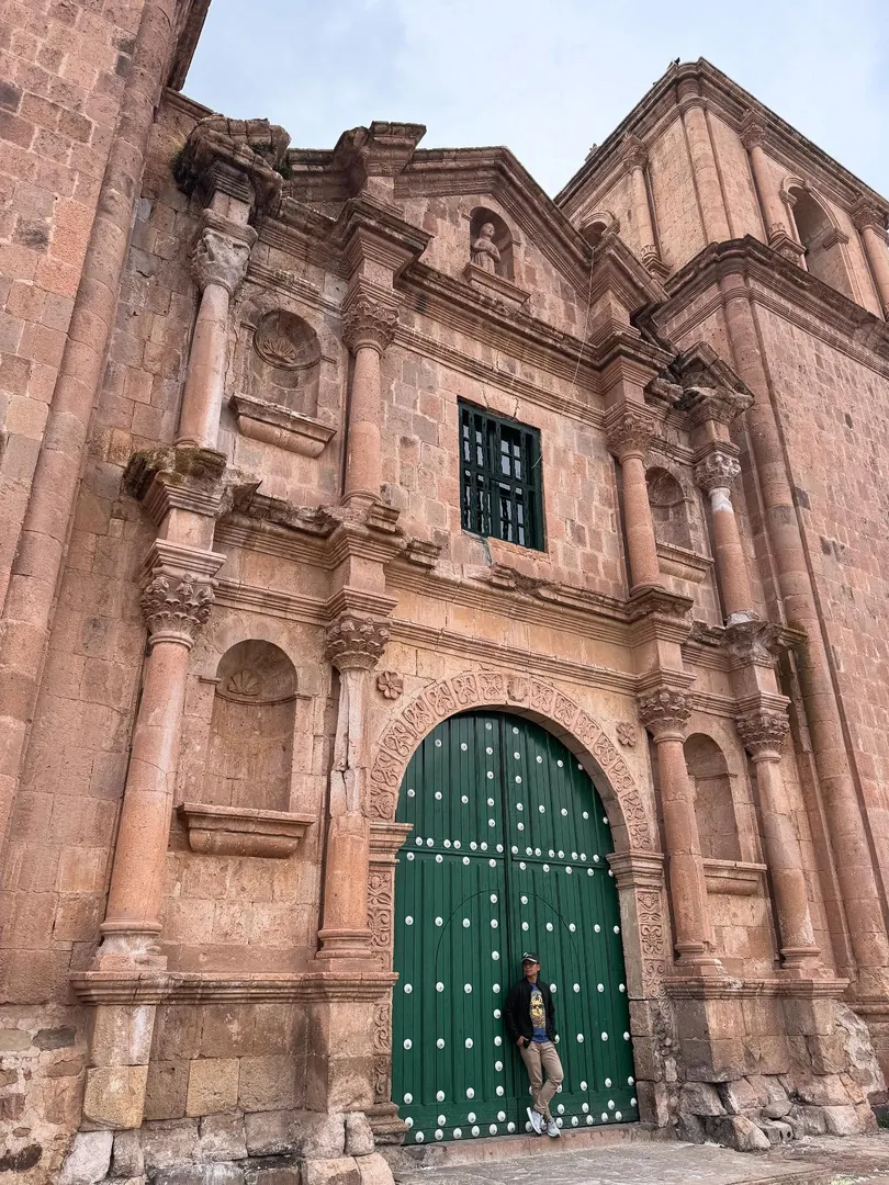 Fachada de piedra de la iglesia de Pukará